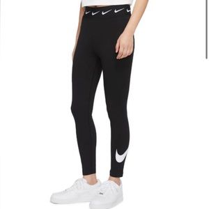 Nike Sportswear Club
Swoosh Legging